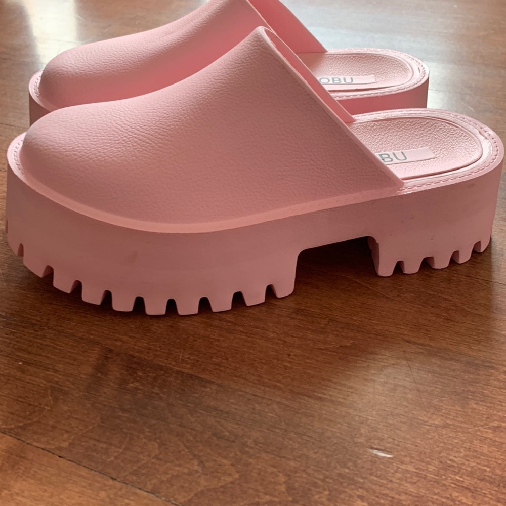 Universal Bubble Clogs. Super comfortable.
